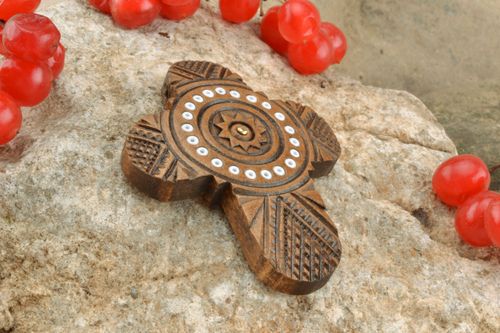 Handmade wooden cross pendant - MADEheart.com