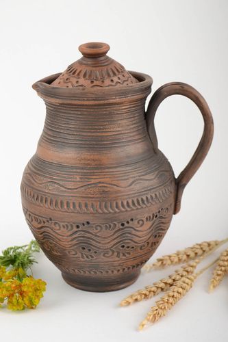 Schöner handgemachter keramischer Krug mit Muster in Milchbrennen Technik 1 L - MADEheart.com