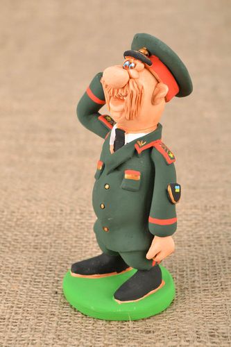 Estatueta de cerâmica militar - MADEheart.com
