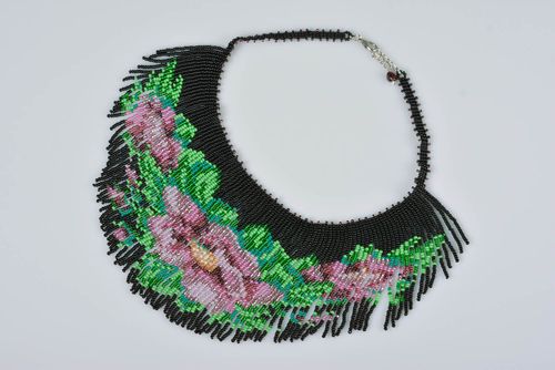 Collier en perles de rocaille foncé fait main frange Fleurs violettes cadeau - MADEheart.com
