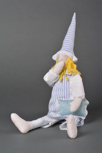 Bambola bella in stoffa fatta a mano pupazzo tessile originale con cuscino - MADEheart.com