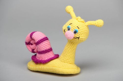 Peluche artisanale tricotée faite main Escargot - MADEheart.com