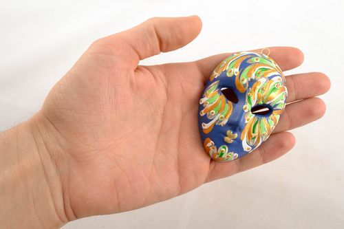 Maschera artigianale fatta a mano in ceramica souvenir da appendere al muro - MADEheart.com