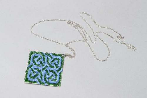 Ciondolo con perline fatto a mano collana artigianale accessorio da donna - MADEheart.com