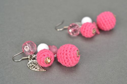 Brincos de malha artesanais ornados com gancho Esperança cor de rosa - MADEheart.com