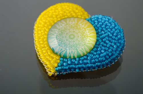 Two colored beaded brooch in the shape of heart - MADEheart.com