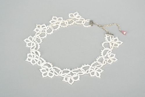 Tatting necklace: a textile jewelry idea - MADEheart.com