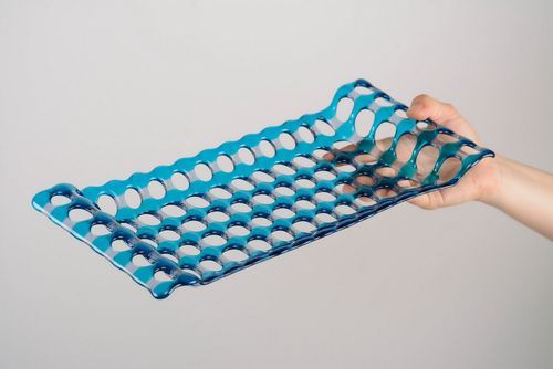Prato de vidro em técnica de fusão feito à mão Rede Azul - MADEheart.com