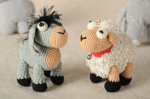 Jouets tricotés au crochet Peluches faites main Cadeau enfant Âne et mouton - MADEheart.com