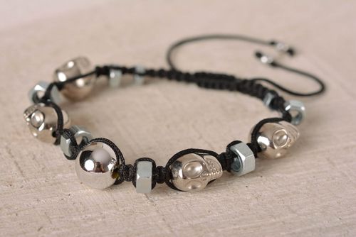 Pulsera de cordón artesanal accesorio para mujeres con calaveras regalo original - MADEheart.com