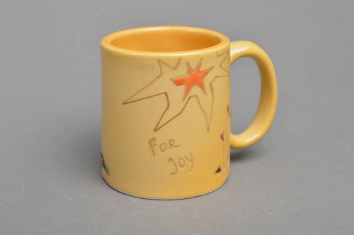 Handmade bemalte Tasse aus Porzellan gelb bunt stilvoll mit Katzen originell - MADEheart.com