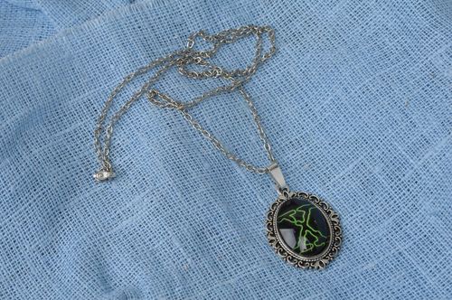 Colgante de metal hecho a mano adorno para el cuello accesorio de moda - MADEheart.com