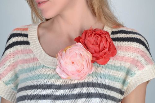 Handmade Blumen Haarklammer Set 2 Stück aus Atlas und Organza rot und rosa - MADEheart.com