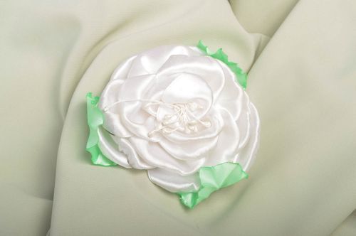 Barrette cheveux fait main Accessoire coiffure rose blanche Cadeau fille - MADEheart.com