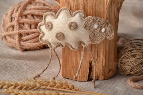 Interieur Anhänger aus Stoff Schaf - MADEheart.com