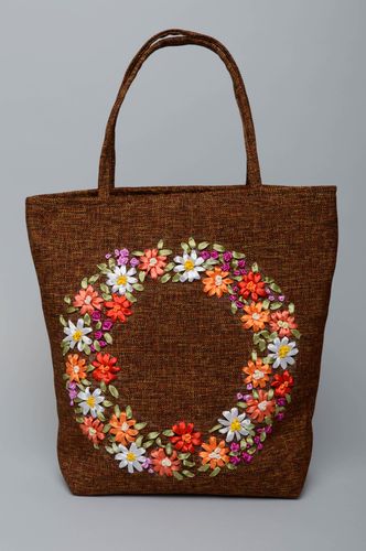 Sac à main brodé fait main Couronne de fleurs  - MADEheart.com