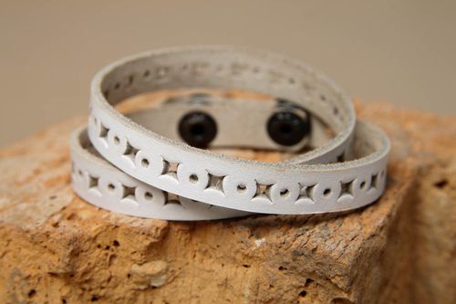Bracciale in pelle fatto a mano braccialetto di moda accessorio originale - MADEheart.com