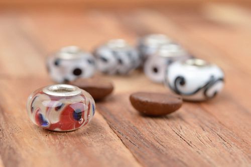 Handgemachte Glasperle Lampwork Perle Schmuckperle zum Basteln gemustert grell - MADEheart.com