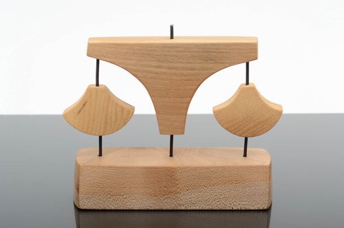 Figurine design fait main Statuette déco Cadeau original bois de frêne - MADEheart.com