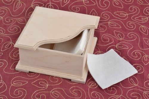 Distributeur de serviettes en papier fait main Objet à décorer en bois brut - MADEheart.com