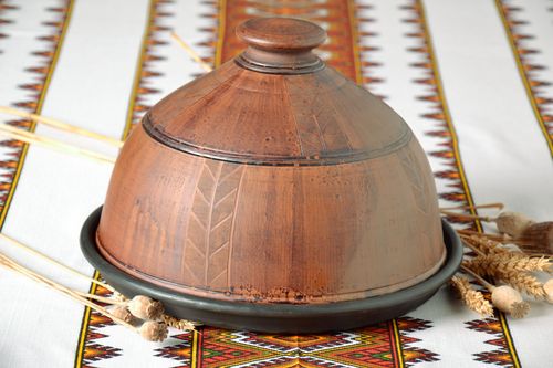 Portapane fatto a mano piatto con coperchio in argilla prodotti in ceramica - MADEheart.com