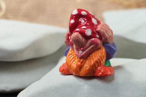 Figurilla de yeso hecha a mano fundida pintada con acrílicos vistosa - MADEheart.com