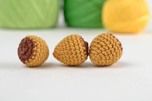 Peluches design faites main Jouet tricot 3 pièces Cadeau enfant noix crochet - MADEheart.com