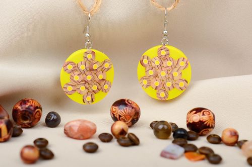 Pendientes artesanales de lápices amarillos bisutería de moda regalo original - MADEheart.com