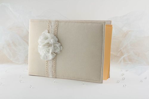 Album à souhaits fait main blanc avec fleur pour mariage - MADEheart.com