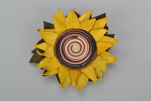 Brooch hair clip in the shape of yellow flower - MADEheart.com