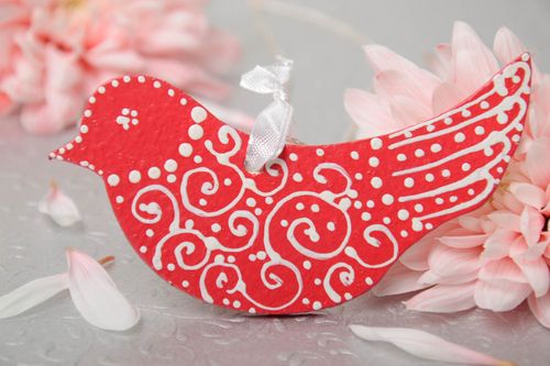 Suspension décorative en panneau de fibres faite main peinte rouge Oiseau - MADEheart.com