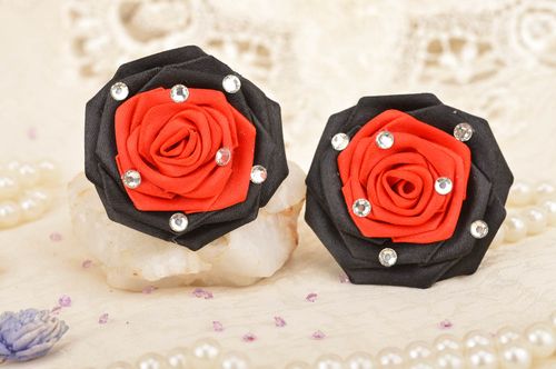 Set of handmade scrunchies for children 2 pieces in the form of red roses - MADEheart.com