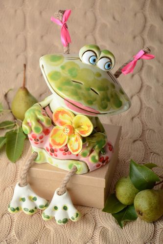 Hucha de cerámica hecha a mano elemento decorativo alcancía decorada Ranita - MADEheart.com