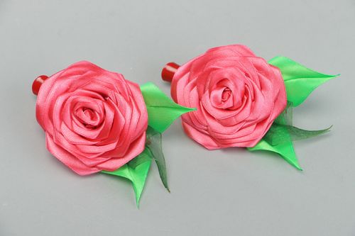 Conjunto de pinzas para el pelo con flores hecho a mano en técnica de kanzashi  - MADEheart.com