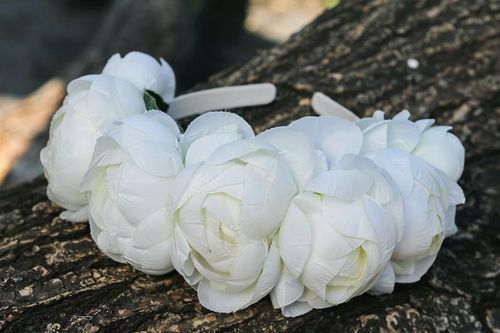 White wreath Peony - MADEheart.com