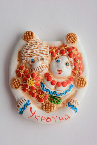 Ceramic fridge magnet Family - MADEheart.com
