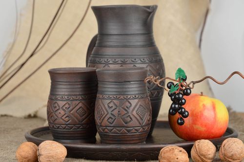 Cruche deux gobelets et plateau de service en terre cuite faits main 4 pièces - MADEheart.com