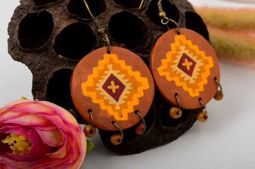 Aretes de moda hechos a mano bisutería de cerámica accesorio para mujer  - MADEheart.com