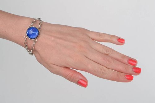 Bracelet en métal et verre mince bleu fait main signe du zodiaque Taureau  - MADEheart.com