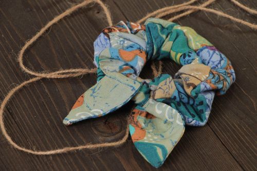 Chouchou à cheveux avec noeud en tissu joli multicolore original fait main - MADEheart.com