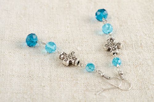 Boucles doreilles métal Bijou fait main perles bleues Cadeau pour femme - MADEheart.com