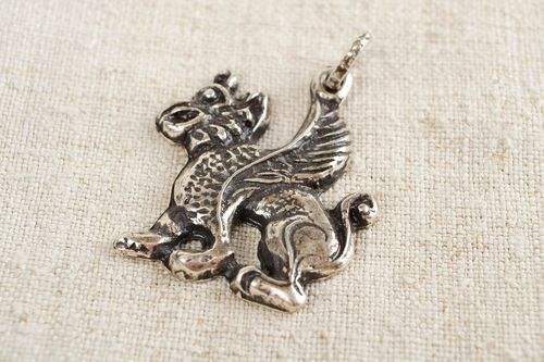Stylish handmade metal pendant fashion neck accessories metal craft ideas - MADEheart.com