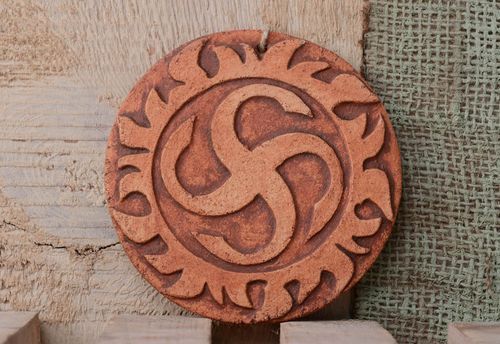 Dekorativer Wandteller aus Keramik Swaor - MADEheart.com