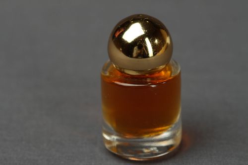 Perfume oil in small bottle - MADEheart.com