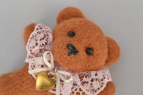 Wool brooch in the shape of bear - MADEheart.com