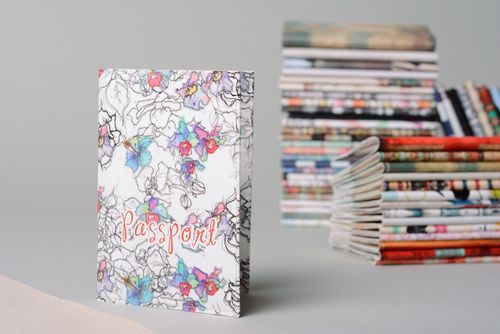 Couverture de passeport en simili-cuir blanche avec impression faite main - MADEheart.com