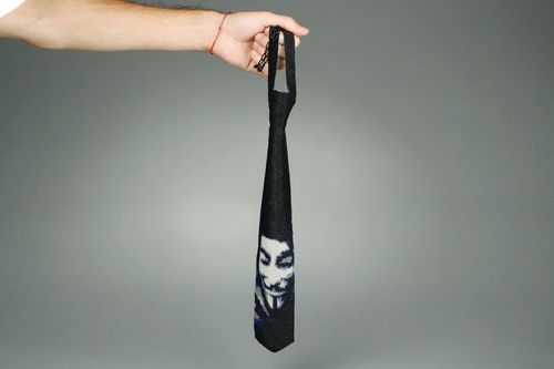Beaded tie Guy Fawkes mask - MADEheart.com