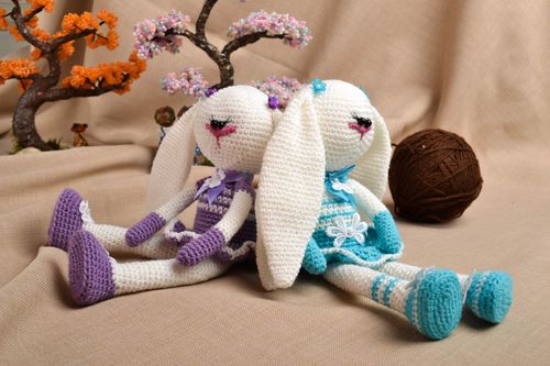 Giocattoli a maglia fatti a mano pupazzi morbidi da bambini 2 pezzi lepri - MADEheart.com