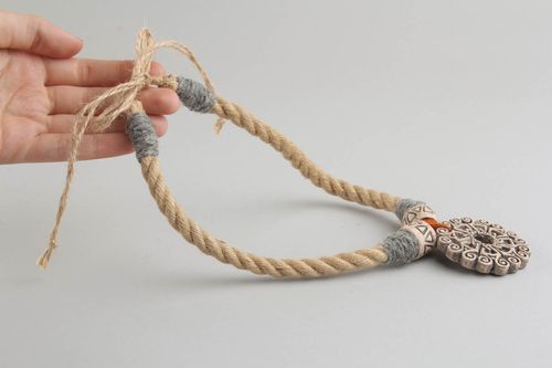 Neck pendant in ethnic style - MADEheart.com