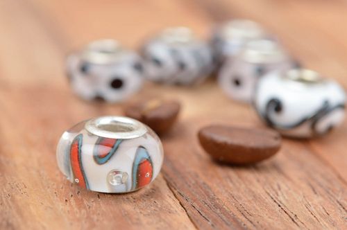 Cuenta artesanal colorida de vidrio souvenir original accesorio para cadenas - MADEheart.com